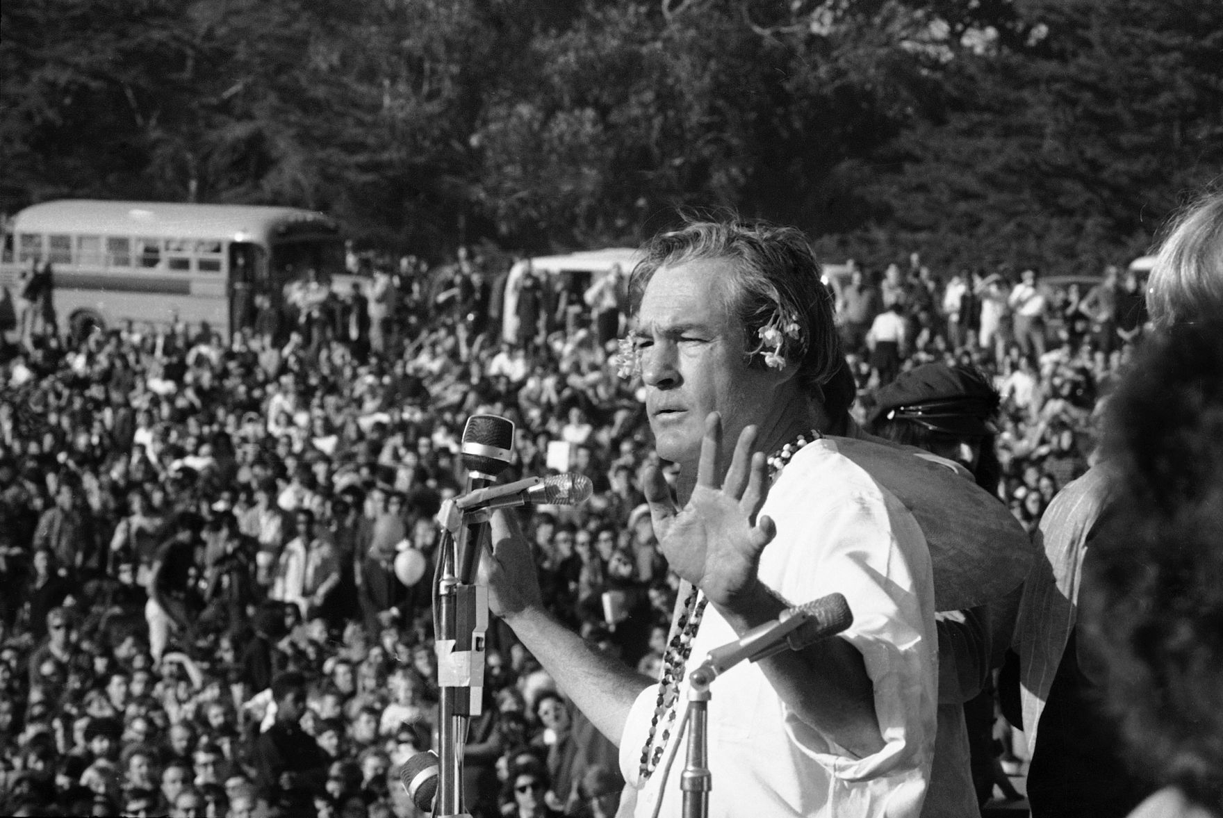 1967: Timothy Leary